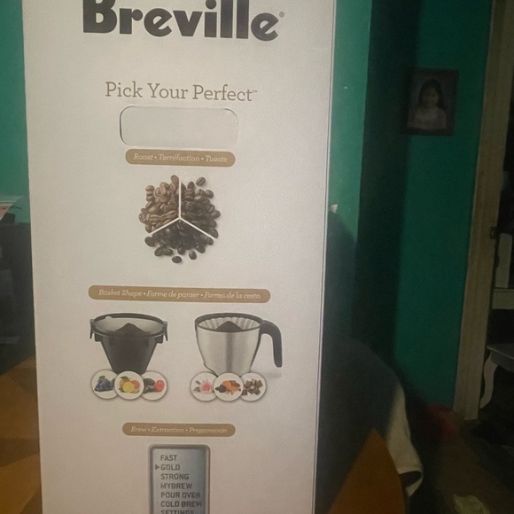 Selling a Crate and Barrel Breville coffee maker - Picture 4 of 4